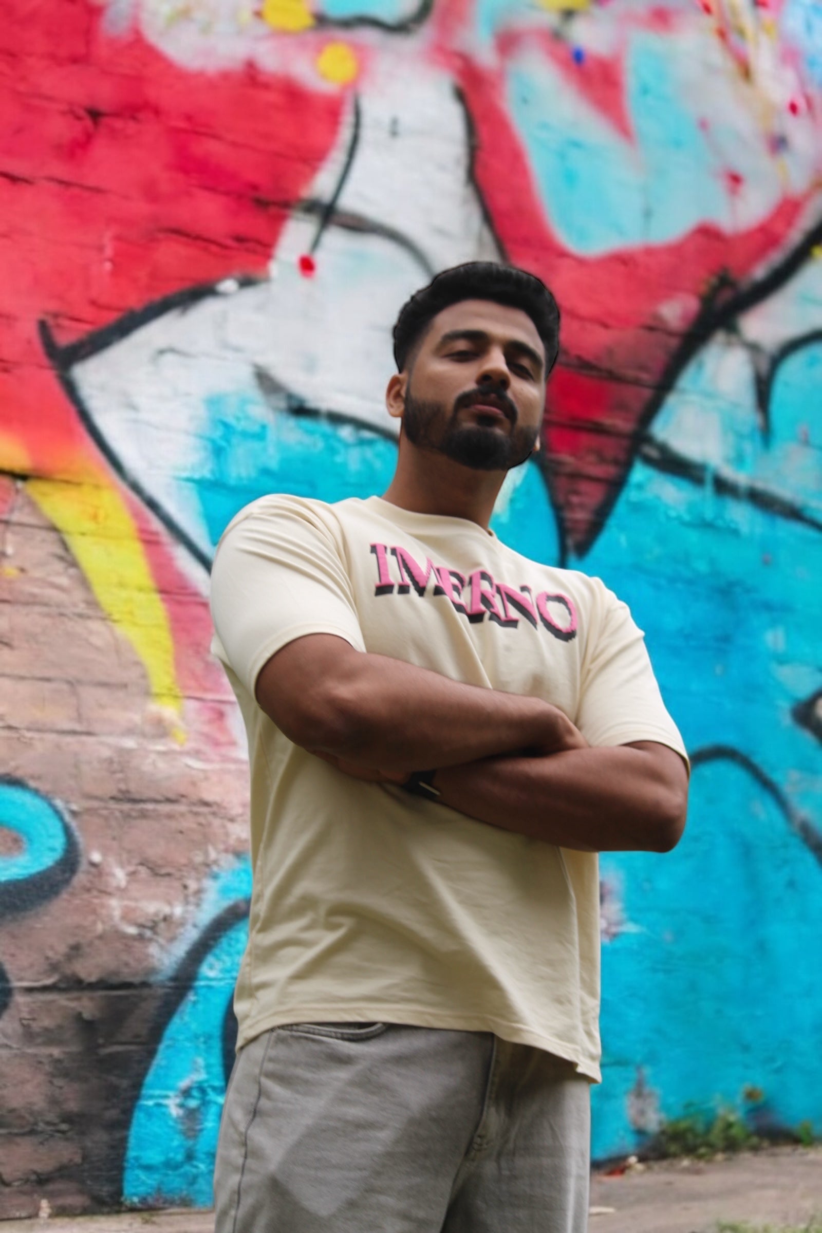 Model wearing Imerno’s “I Would Do It Again” t-shirt in front of graffiti wall – oversized screen-printed streetwear made for Gen Z fashion culture in India.